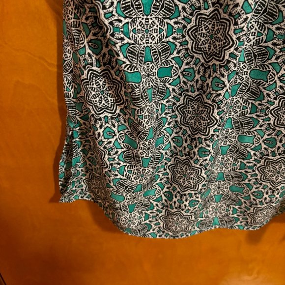 DANA Buchman Black and Green V-Neck Blouse sz M - Picture 12 of 13